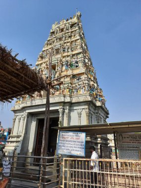 Doddaballapur, Karnataka, Hindistan-Nisan 18 2021: Shri Ghati Subrahmanya Tapınağı Hindu dini Puja tarihi eserine sahip yakın çekim