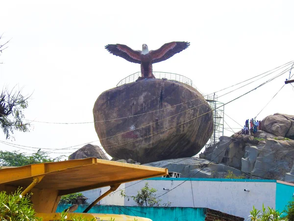 2021年1月3日 安得拉邦Lepakshi 位于岩石之上的Lepakshi的美丽的吸引人的巨大雕像 张开翅膀的鹰或Jatayu公园 — 图库照片