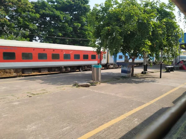 Channapatna Karnataka Indien Apr 2021 Nahaufnahme Von Zügen Bahnsteig Fußgängern — Stockfoto