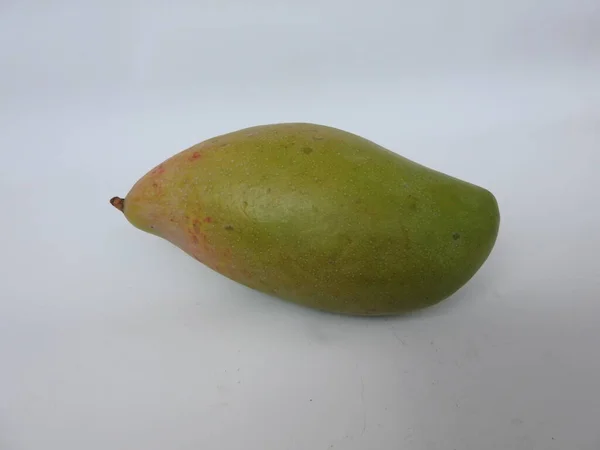 Close Van Enkele Groep Totapuri Raw Mango Fruit Geïsoleerd Witte — Stockfoto