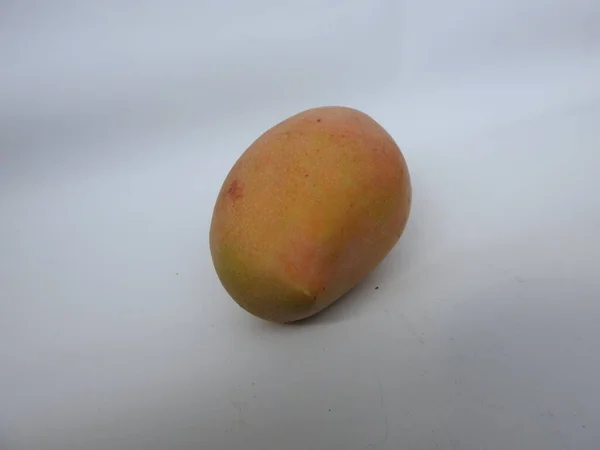 Närbild Enda Och Grupp Totapuri Raw Mango Frukt Isolerad Vit — Stockfoto