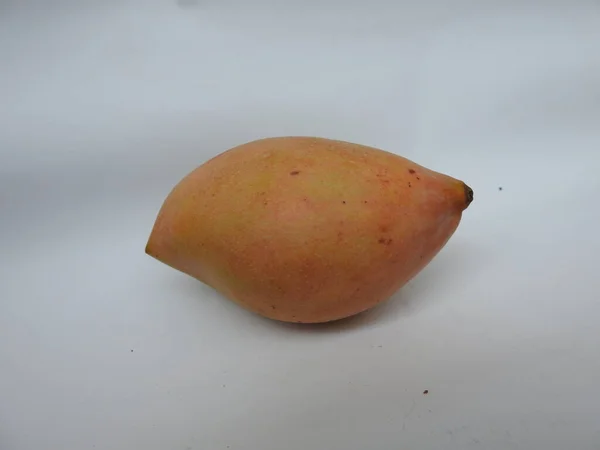 Closeup Single Grupo Totapuri Raw Mango Fruit Isolado Fundo Branco — Fotografia de Stock