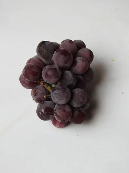 Nahaufnahme Von Schönen Dunkelroten Und Schwarzen Farbe Trauben Trauben Haufen — Stockfoto