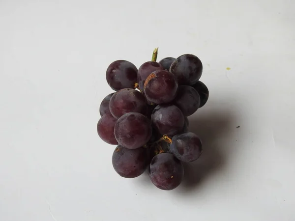 Closeup Beautiful Dark Red Black Color Grape Fruits Bunch Isolated — Stock Photo, Image