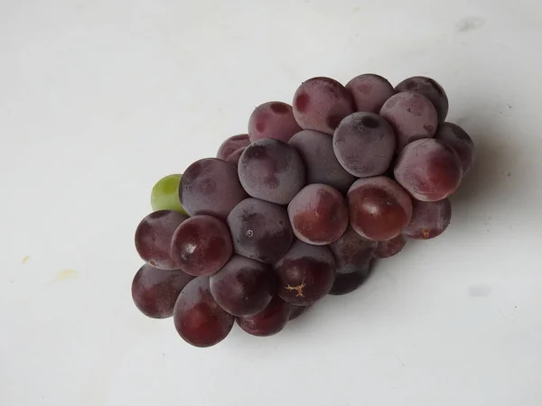 Closeup Beautiful Dark Red Black Color Grape Fruits Bunch Isolated — Stock Photo, Image