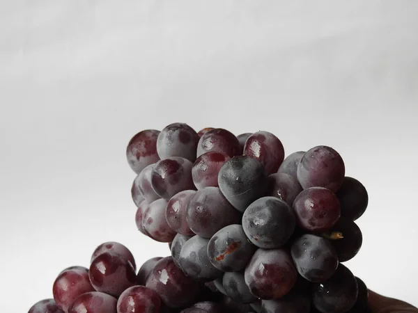 Nahaufnahme Von Schönen Dunkelroten Und Schwarzen Farbe Trauben Trauben Haufen — Stockfoto