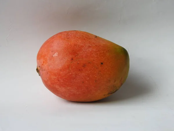 Closeup Beautiful Fresh Colorful Indian Alphonso Mango Fruits Isolated White — Stock Photo, Image