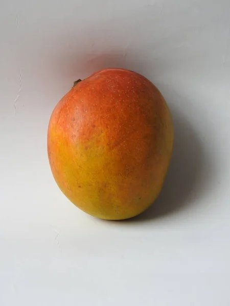 Closeup Beautiful Fresh Colorful Indian Alphonso Mango Fruits Isolated White — Φωτογραφία Αρχείου