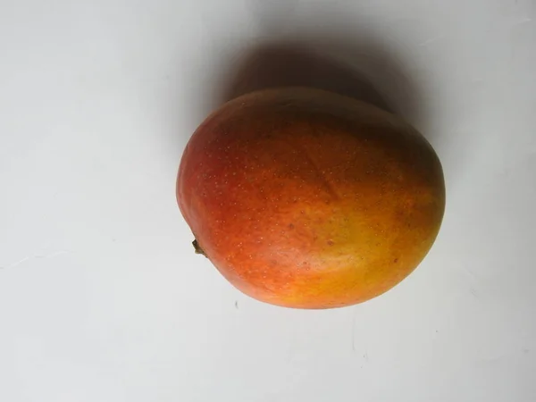 Closeup Beautiful Fresh Colorful Indian Alphonso Mango Fruits Isolated White — Φωτογραφία Αρχείου