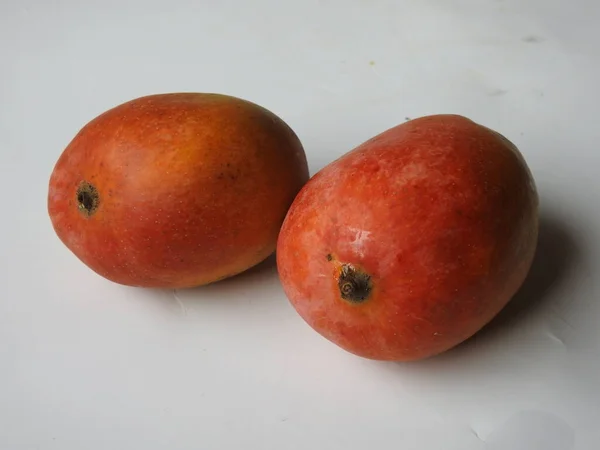 Closeup Beautiful Fresh Colorful Indian Alphonso Mango Fruits Isolated White — Foto de Stock