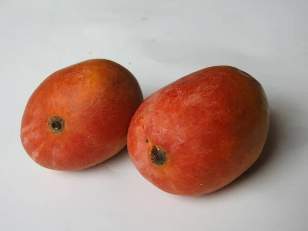 Closeup Beautiful Fresh Colorful Indian Alphonso Mango Fruits Isolated White — Stock fotografie