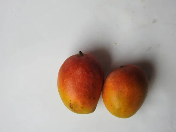 Closeup Beautiful Fresh Colorful Indian Alphonso Mango Fruits Isolated White — Φωτογραφία Αρχείου