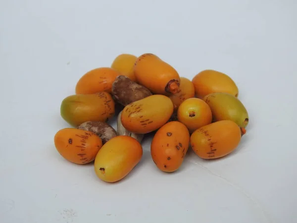 Closeup Golden Yellow Color Young Raw Zehidi Dates Seeds Isolated — Foto Stock