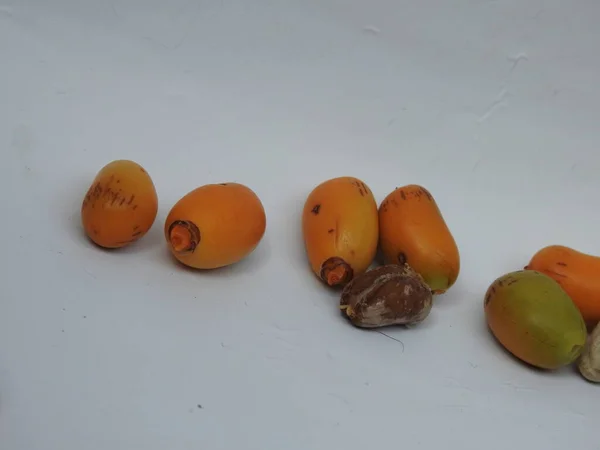 Closeup Golden Yellow Color Young Raw Zehidi Dates Seeds Isolated — Fotografia de Stock