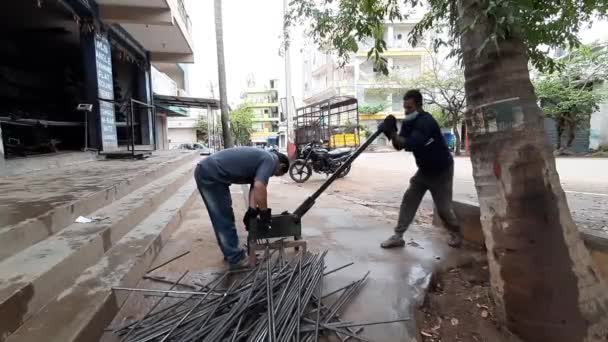 Bangalore Karnataka India Juni 2021 Close Van Twee Indiaanse Jongeman — Stockvideo