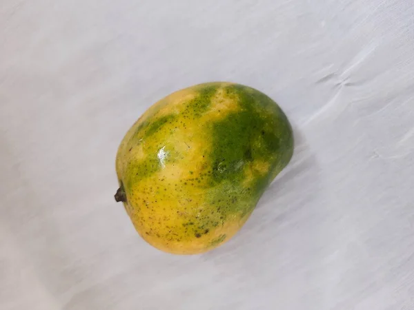 Fechar Belo Rei Indiano Frutas Manga Bangapalli Isolado Fundo Branco — Fotografia de Stock