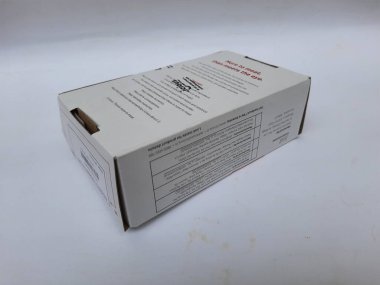 Bangalore, Karnataka, Hindistan-27 Haziran 2021: Licious Company 'nin vejetaryen olmayan veya et ürünlerinin kapatılması beyaz arka planda izole edilmiş kutuya kondu