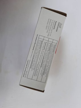 Bangalore, Karnataka, Hindistan-27 Haziran 2021: Licious Company 'nin vejetaryen olmayan veya et ürünlerinin kapatılması beyaz arka planda izole edilmiş kutuya kondu