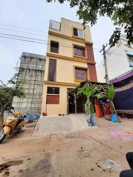2021年7月1日インド カルナータカ州バンガロール 光と花で装飾されたインドの新しい建物の閉鎖Gruha Pravesham — ストック写真