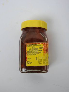 Bangalore, Karnataka, Hindistan-21 Mayıs 2021: Dünyalar arası 1 Numaralı Bal Markasının Kapanışı - 250 gm Dabur Bal şişesi beyaz arka planda izole edildi