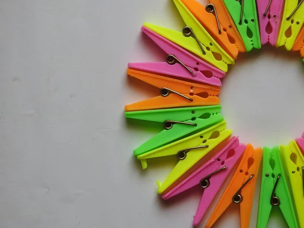 Close Van Verschillende Kleuren Achtergrond Van Doek Opknoping Plastic Clips — Stockfoto