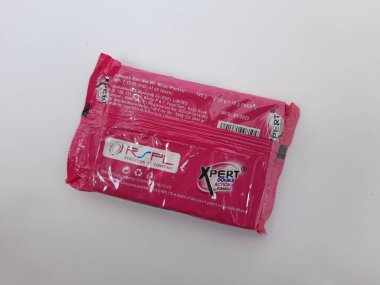 Bangalore, Karnataka, Hindistan-17 Temmuz 2021: Dolu XPERT Utensil Temizleyici Çubuğu ve Temizleyici Pedi beyaz arkaplanda izole edildi