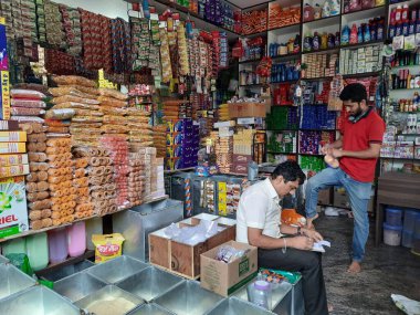 Bangalore, Karnataka, Hindistan-Haziran 10-2021: Şehirde market alışverişi için Hint İstihkakı veya Tedarik Dükkanı kapatıldı