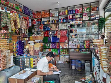 Bangalore, Karnataka, Hindistan-Haziran 10-2021: Şehirde market alışverişi için Hint İstihkakı veya Tedarik Dükkanı kapatıldı