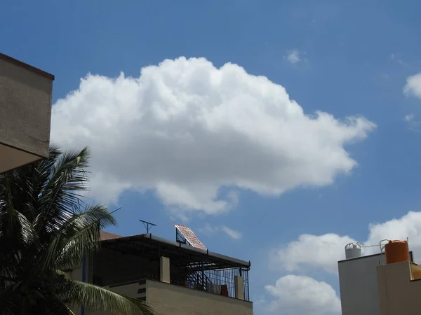 Primo Piano Bellissimi Cieli Nuvola Bianca Con Sfondo Cielo Blu — Foto Stock