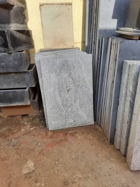 Banyo ve çamaşır bezi yapımında kullanılan taşların eşit büyüklükte olduğu yakın plan.