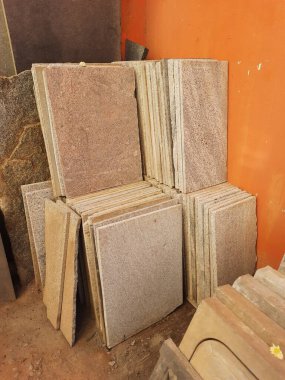 Banyo ve çamaşır bezi yapımında kullanılan taşların eşit büyüklükte olduğu yakın plan.