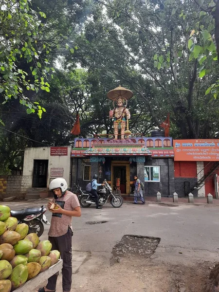 2021年9月23日インド カルナータカ州バンガロール 有名なスリダリ アンジャネヤ スワミー寺院の閉鎖 — ストック写真