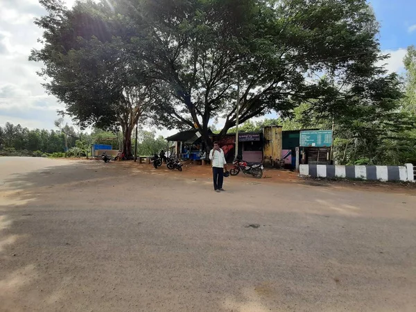 Mandya Karnataka India Sep 2021 나무의 자연적 그리며 도로가 만나는 — 스톡 사진