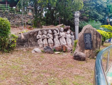 Bangalore, Karnataka, Hindistan-26 Ekim 2025: Japon temalı güzel zen parkı, Buddha Shanthi Kanive Nagarbhavi.