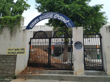 Bangalore, Karnataka, Hindistan-17 Nisan 2020: Agrahara Dasarahalli 'deki Devlet Okulu' nun kapatılması.