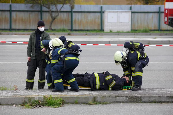 Tjeckien, Plzen, 30 September, 2015:Rescue team av brandmän — Stockfoto