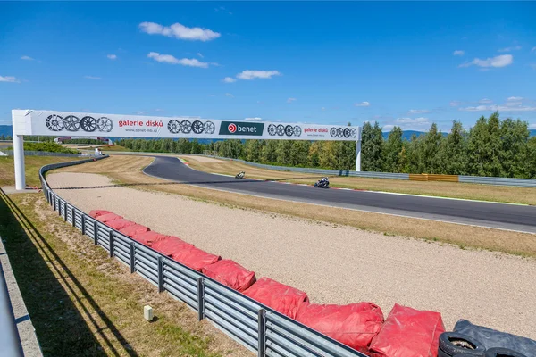 Treinamentos de motos na pista de corrida . — Fotografia de Stock