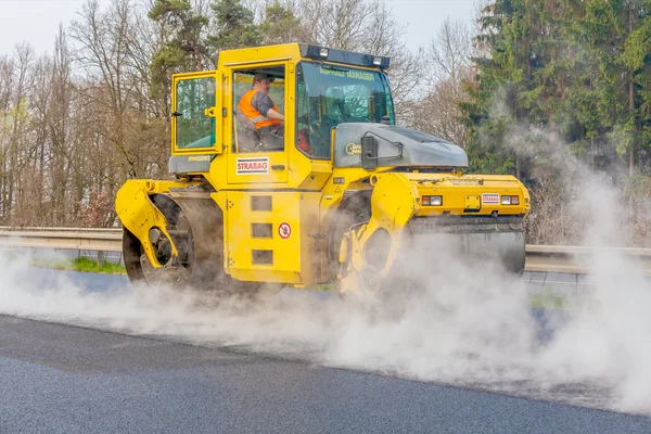 CZECH REPUBLIC, PLZEN, 7 MAY, 2016:Asphalt spreading machine and vibration roller  at pavement road works. — Stock Photo, Image