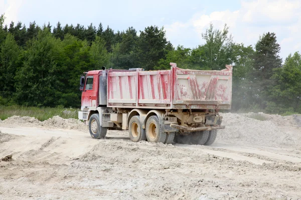 Camions de fret avec corps de décharge — Photo