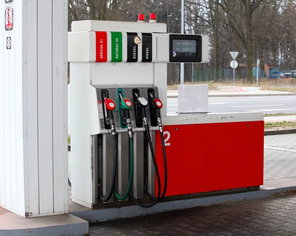 Distribuidor de combustível no posto de gasolina — Fotografia de Stock