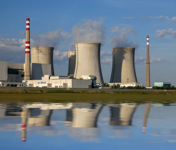 Central nuclear Dukovany en República Checa Europa — Foto de Stock