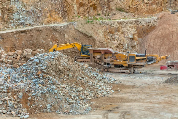 挖掘机在矿场 — 图库照片
