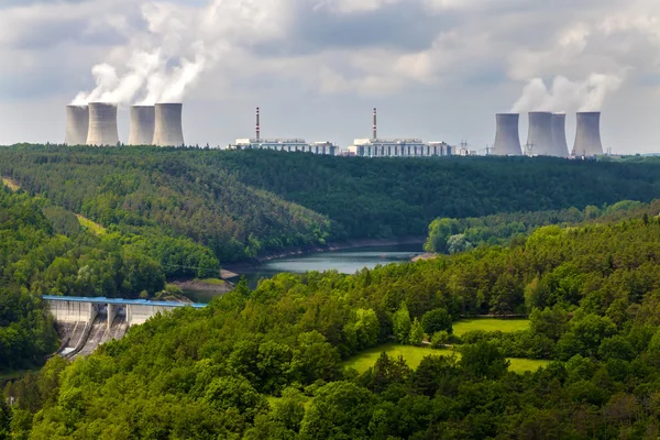 Nükleer santral Dukovany Çek Cumhuriyeti Avrupa'nın baraj Dalesice