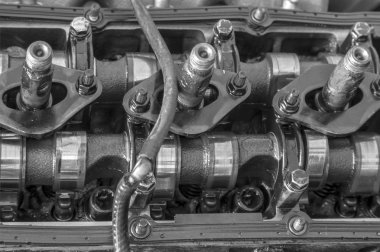 Motoru bir araba, ayrıntı