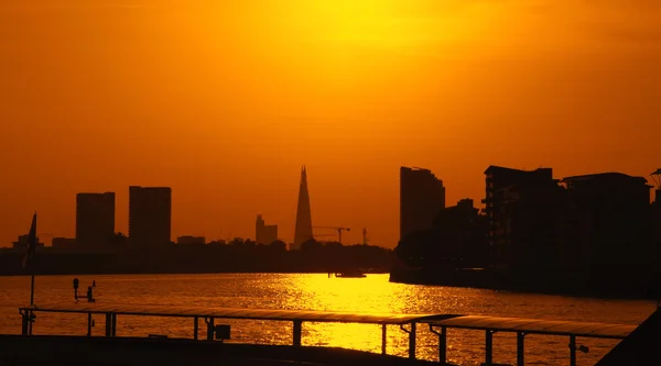 Solnedgång i London under sommaren — Stockfoto