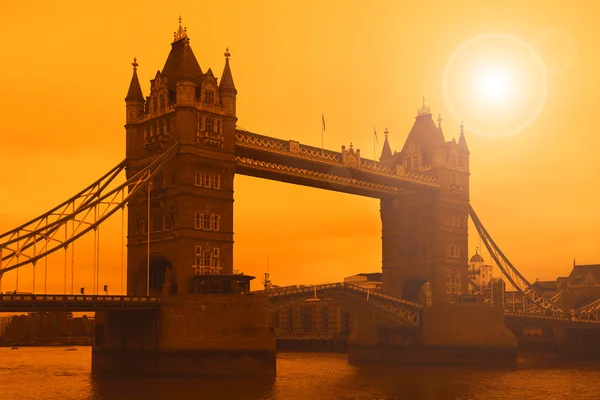 Tower Bridge in Londen, zonsondergang — Stockfoto