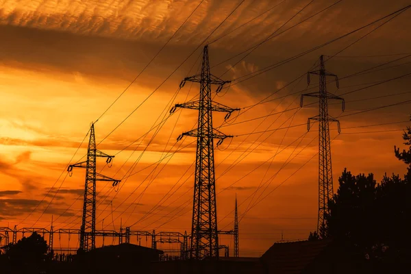 Linee elettriche al tramonto — Foto Stock