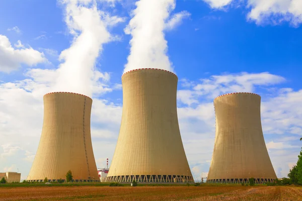 체코 공화국의 두 코비나 원자력 발전소 — 스톡 사진