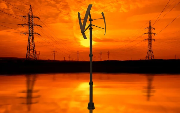 Elektrische leidingen, kleine windturbine bij zonsondergang — Stockfoto