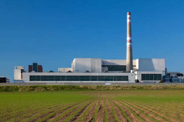 Industriella kraftverk, blå himmel — Stockfoto